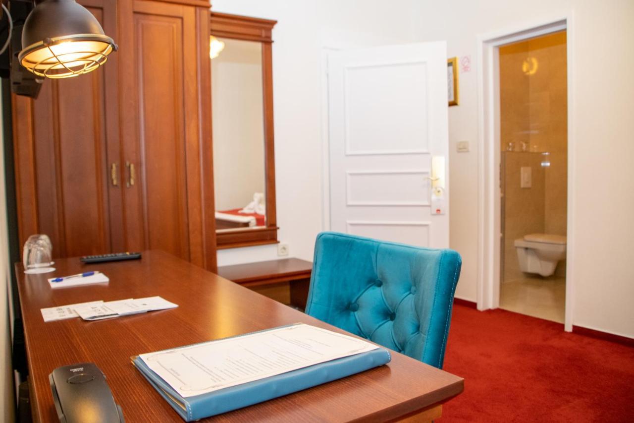 Hotel & Restoran Dvorac Gjalski 4*